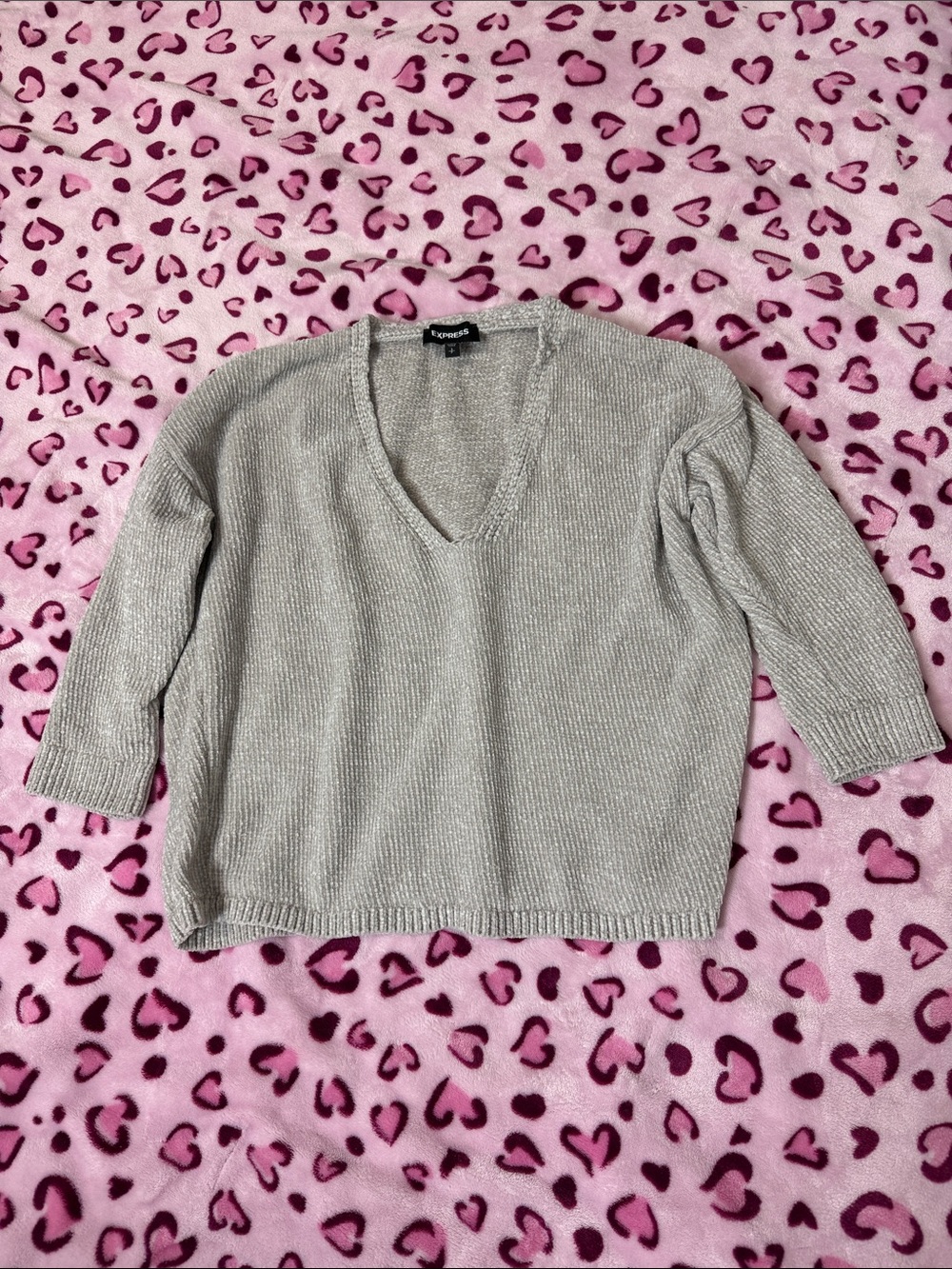 Express Soft Silver Mid Sleeve V-Neck Knit Sweater